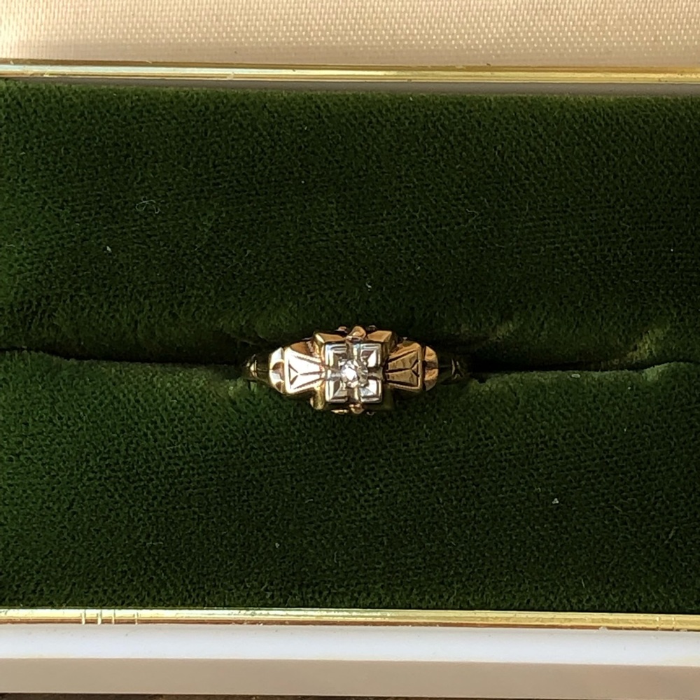 10K Antique Diamond Ring